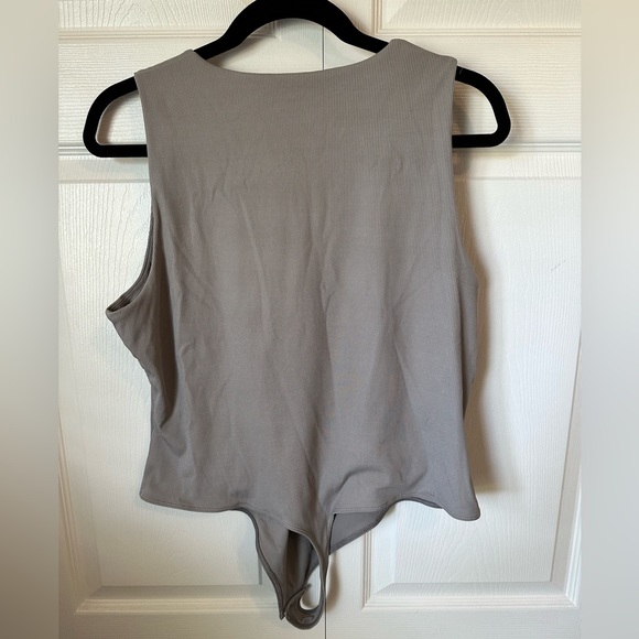 House of Harlow 1960 High-neck Grey Ribbed Bodysuit Enhancing Essentials - Picture 2 of 4